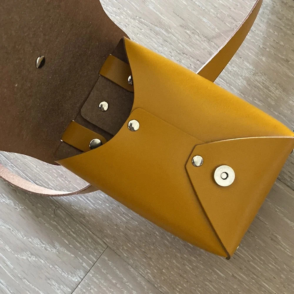 Facha Argentina yellow leather waist Belt Bag - Picture 5 of 8